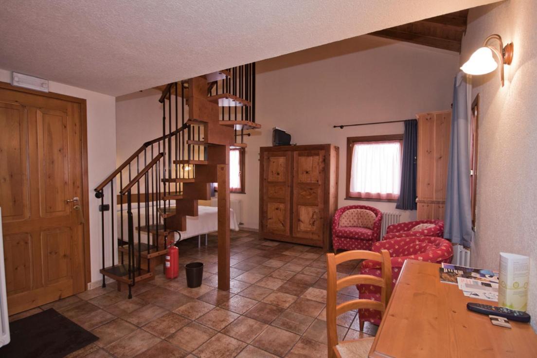 Hotel Meuble Lo Miete Viei Champoluc Zewnętrze zdjęcie